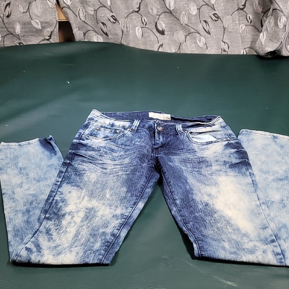 **Women's Blue Washed Denim Jeans**